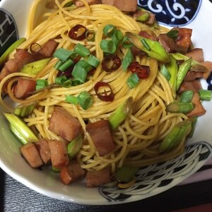 バター醤油と塩昆布で♡ソーセージと舞茸のパスタ